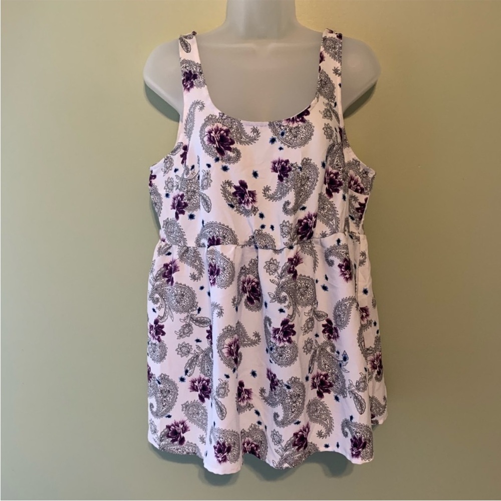 Torrid White Tank Top with Purple and Gray Paisley (size M)